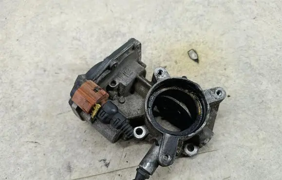 Opel Astra J Throttle body valve 55564164