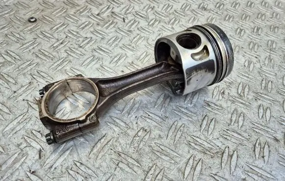 Volkswagen Caddy Piston with connecting rod 0386 BHS