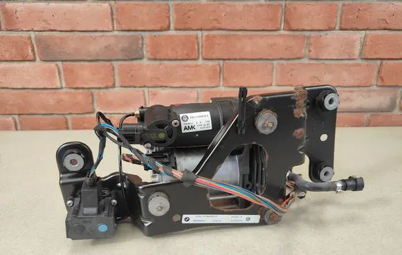 BMW X5 E70 Air suspension compressor/pump 6789938