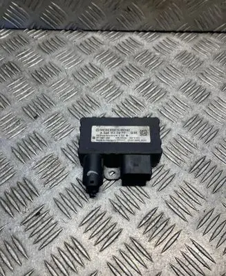 Mercedes-Benz B W245 Glow plug pre-heat relay 6401530479 A6401530479