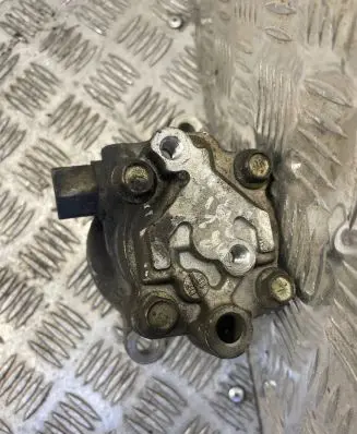 Nissan Almera Tino Power steering pump