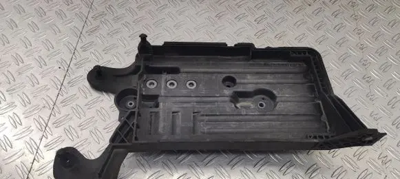 Seat Leon (5F) Battery tray 5Q0915331J 5Q0915321H