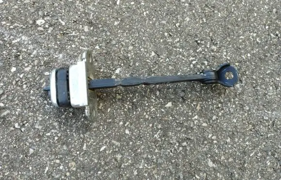 Honda CR-V Rear door check strap stopper