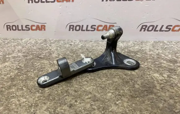 Mercedes-Benz C W203 Front door lower hinge 03M04