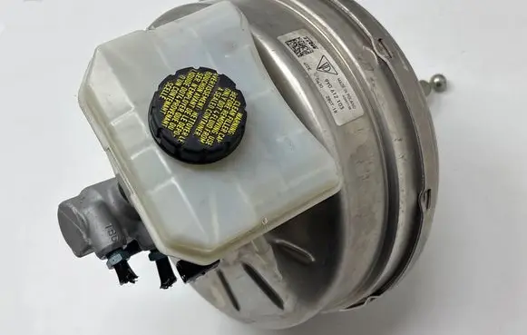 Porsche Cayenne (9Y0 9Y3) Brake booster 9Y0612103 A005T138 8X0612103