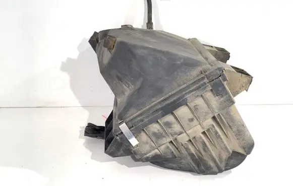 Volkswagen PASSAT B5.5 Air filter box 3B0133837BB