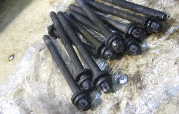 Peugeot 307 Cylinder head bolts KOMPLEKTAS10VNT