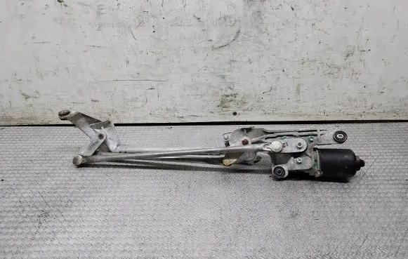 Mitsubishi Colt Front wiper linkage and motor 8250A153