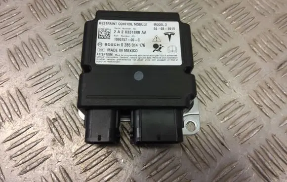 Tesla Model 3 Airbag control unit/module 109575700c