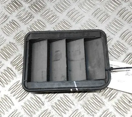 BMW 2 F44 Quarter panel pressure vent 9201647