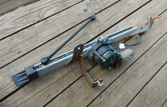 Tailgate/trunk/boot lift motor