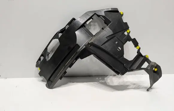 Audi Q7 4M Front bumper mounting bracket 4M0807095G