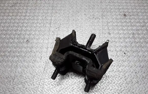 Mercedes-Benz ML W163 Engine mount bracket