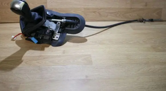 BMW 3 E90 E91 Gear shifter/selector 7548037