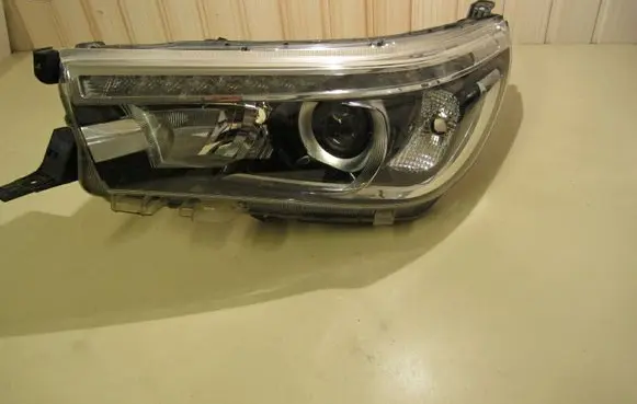 Toyota Hilux (AN120, AN130) Headlight/headlamp 810700K732