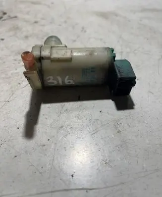 Nissan X-Trail T30 Windscreen/windshield washer pump 2224616A