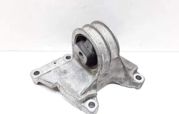 Volvo S80 Engine mount bracket