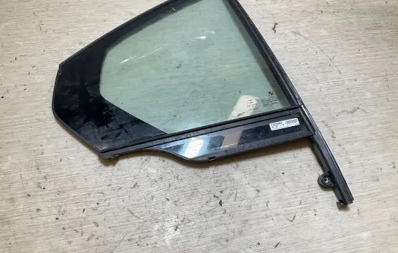 BMW 3 G20 G21 Rear vent window glass 7425084 0702010