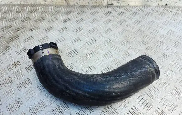 Volvo V40 Intercooler hose/pipe 31657755