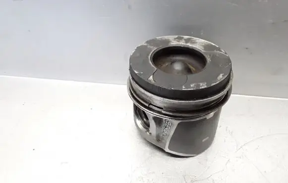 Volvo V50 Piston 