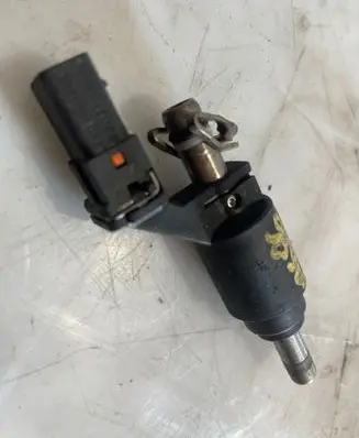 Opel Signum Fuel injector 3860501 24404012 3160A00412