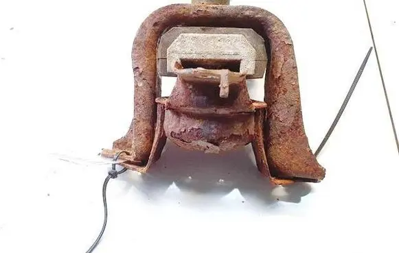 Toyota Yaris Verso Engine mount bracket 