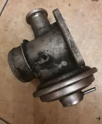 BMW 5 E39 EGR valve 78545204 72826400 02T2687