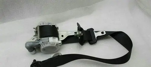 Mitsubishi Lancer VIII Front seatbelt 7000B600
