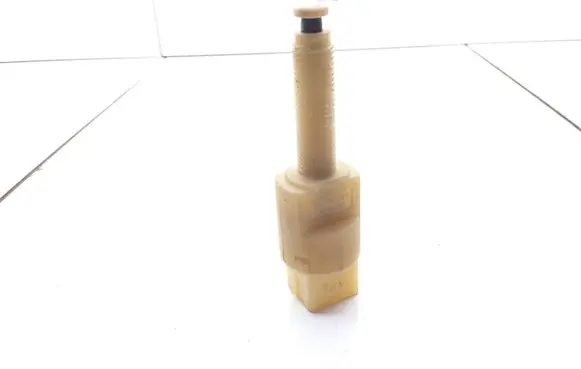 Volkswagen PASSAT B5 Brake pedal sensor switch 4A0945515A
