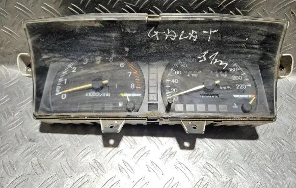 Mitsubishi Galant Speedometer (instrument cluster) MB521495