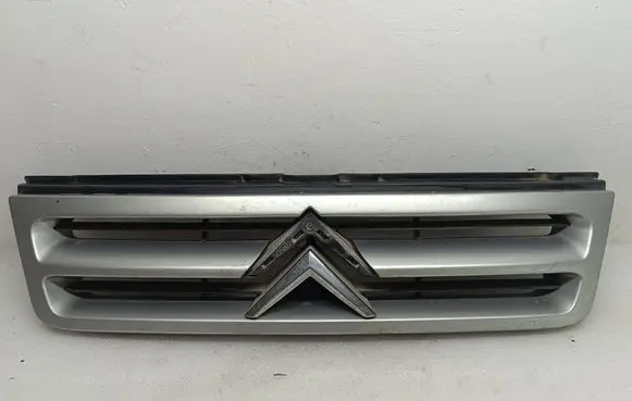 Citroen Jumper Front bumper upper radiator grill 1304699070