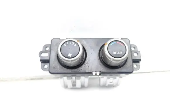 Nissan Pathfinder R51 Climate control unit 27501EA600 10509100