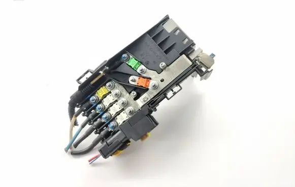 Peugeot 308 Fuse module 28236841 9666527580