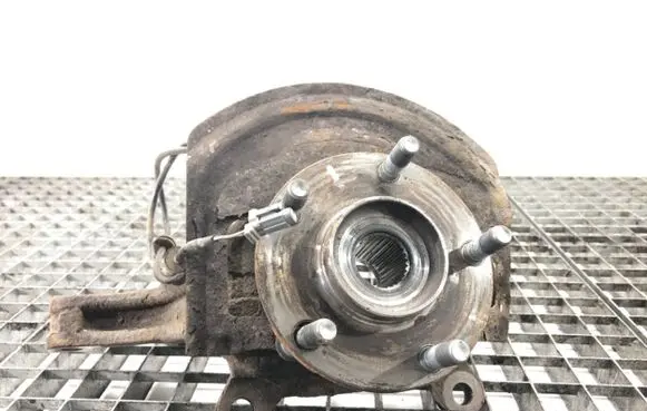 Renault Koleos I Front wheel hub spindle knuckle