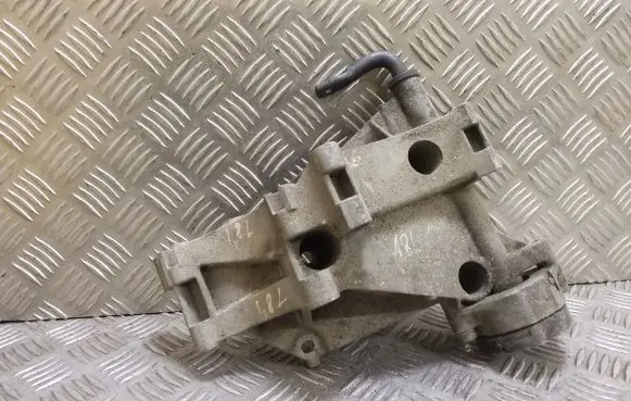 Volkswagen PASSAT B4 Generator/alternator bracket 037903143G
