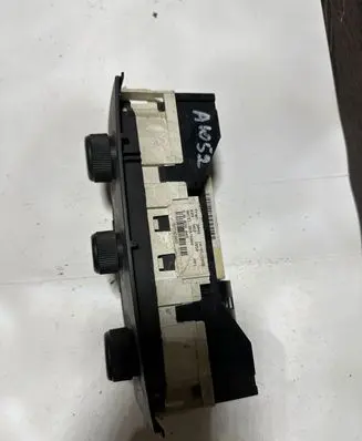 Skoda Fabia Mk2 (5J) Climate control unit 5J0820045