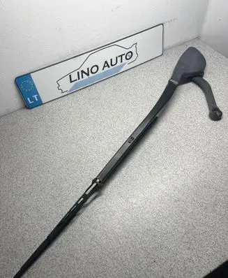 BMW 5 E39 Front wiper blade arm 8209880
