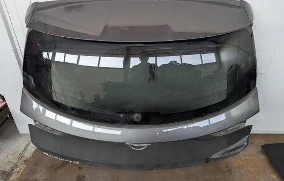 Opel Grandland X Opening tailgate glass 