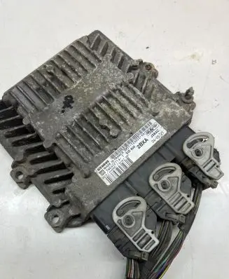 Ford Focus C-MAX Engine control unit/module 3M5112A650AA