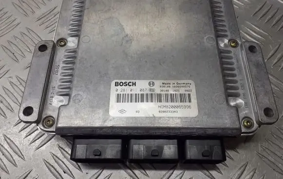 Volvo S40, V40 Engine control unit/module 30630418