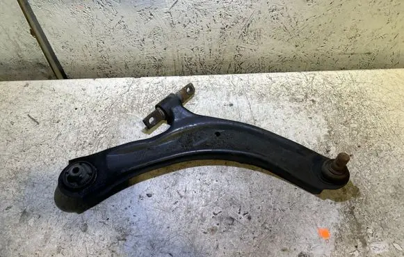Nissan X-Trail T31 Front lower control arm/wishbone