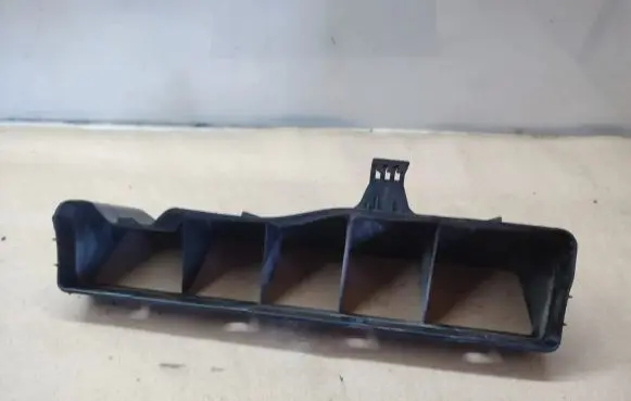 Hyundai Santa Fe Intercooler air guide/duct channel 282202B100