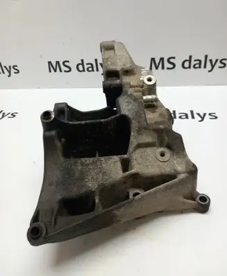 Engine mounting bracket
