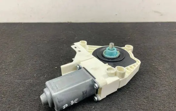 Audi A6 Allroad C7 Front door window regulator motor 8K0959801B 1101919810200 130420240649