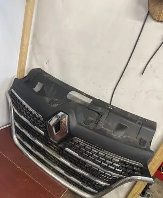 Renault Master III Front bumper upper radiator grill 623109004r