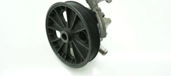Volvo V70 Power steering pump 8683377