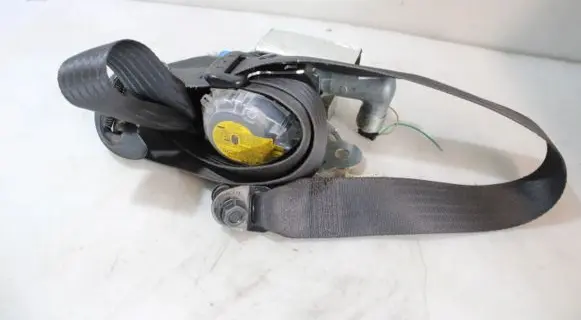 Mitsubishi Lancer X Front seatbelt