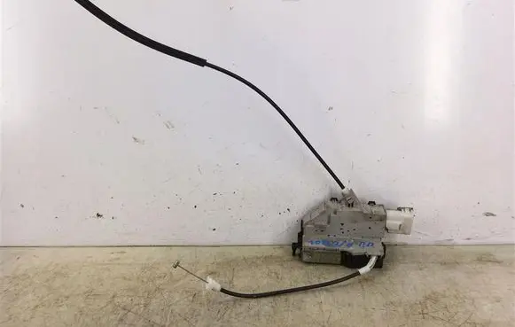 Peugeot 407 Front door lock 
