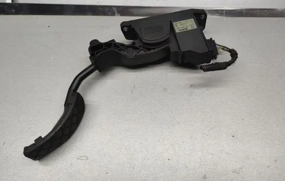 Volkswagen Golf IV Accelerator throttle pedal 1J2721503H 0281002346