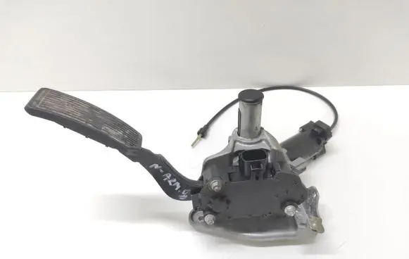 Nissan Armada (WA60) Accelerator throttle pedal 18002ZC01A AM110071319